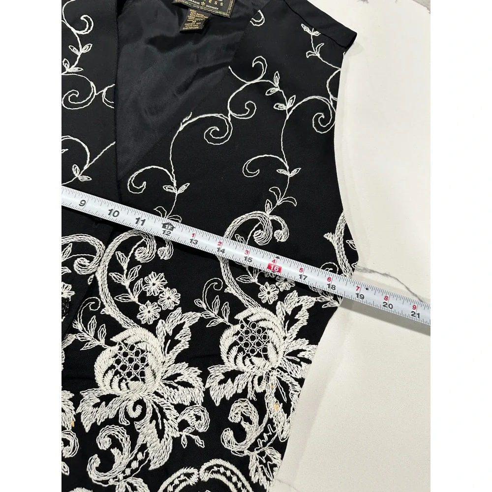 Vintage Express Black White Floral Embroidered Scalloped Hem Vest Size M‎ USA